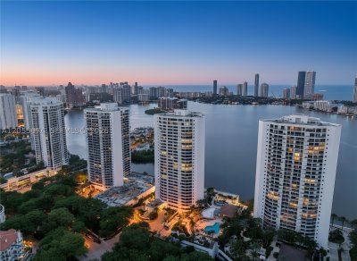 Comprar apartamento no 3000 Williams Island 505