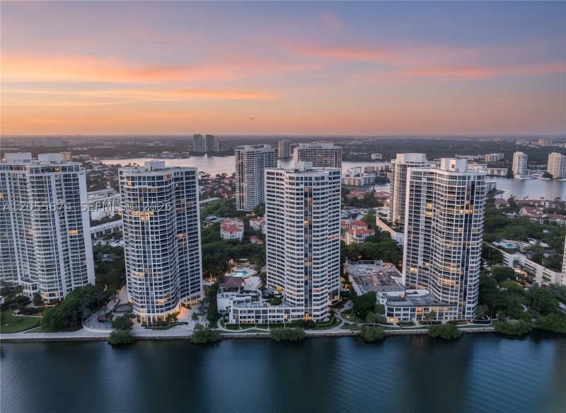 Condo for sale at 3000 Williams Island 505