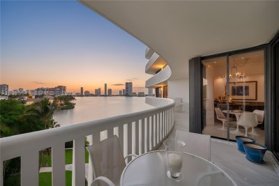 Comprar apartamento no 3000 Williams Island 505