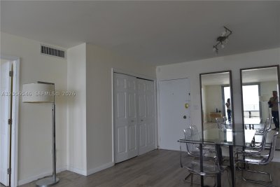 Aluguel de apartamento no Oceanside Plaza 8K