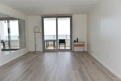 Aluguel de apartamento no Oceanside Plaza 8K