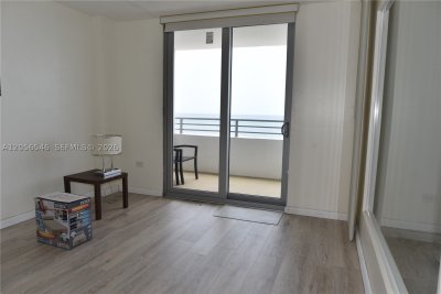 Aluguel de apartamento no Oceanside Plaza 8K