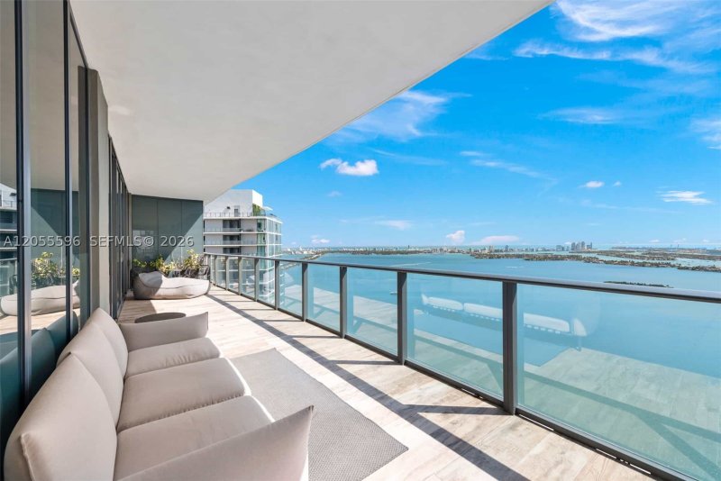 Apartment for rent at Paraiso Bay Miami PH5201