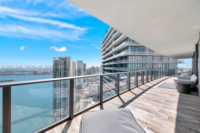Apartment for rent at Paraiso Bay Miami PH5201