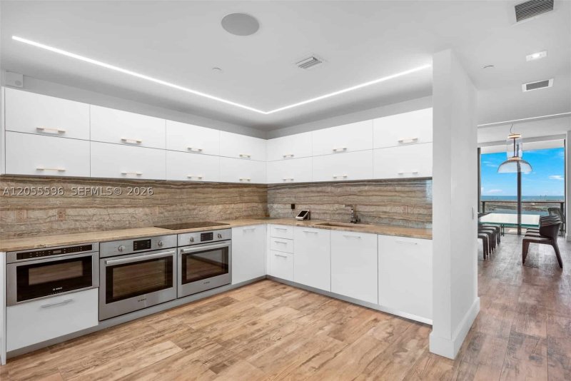 Apartment for rent at Paraiso Bay Miami PH5201