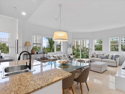 Comprar apartamento en Turnberry Village 416