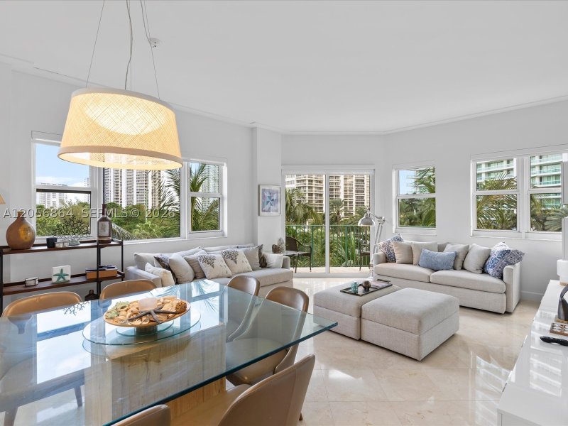 Comprar apartamento en Turnberry Village 416