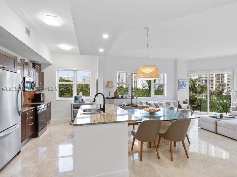 Comprar apartamento en Turnberry Village 416