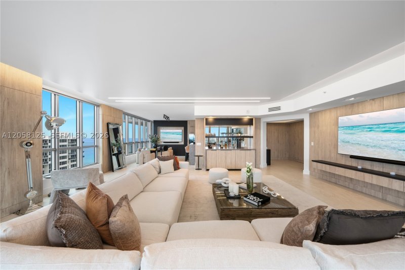 Condo for sale at Diplomat Residences 1506