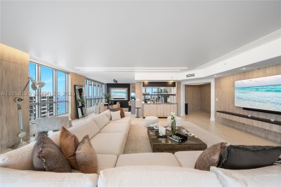 Diplomat Residences Apt #1506