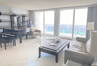 Aluguel de apartamento no La Mer Estates 1803