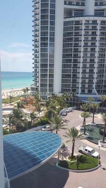 Condo for sale at Trump Royale 901A