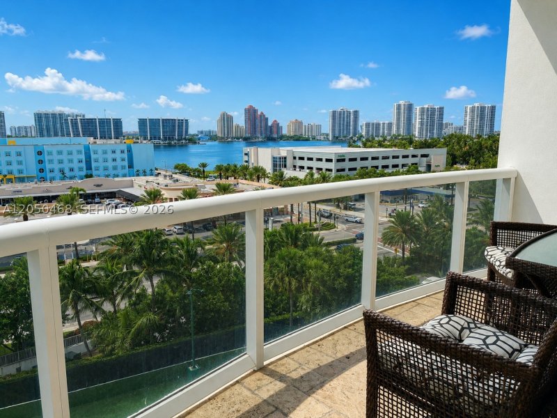 Condo for sale at Trump Royale 901A