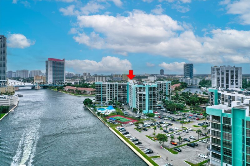 Comprar apartamento en 200 Leslie 329