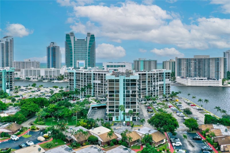 Comprar apartamento en 200 Leslie 329
