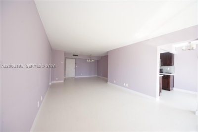 Aluguel de apartamento no Winston Towers 617