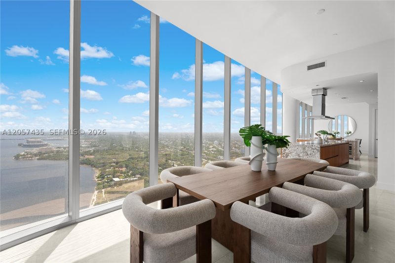 Comprar apartamento no Una Residences at Brickell PH4302