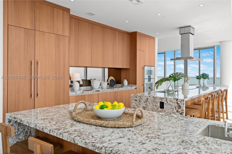 Comprar apartamento no Una Residences at Brickell PH4302