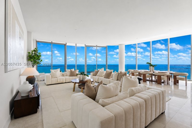 Comprar apartamento no Una Residences at Brickell PH4302