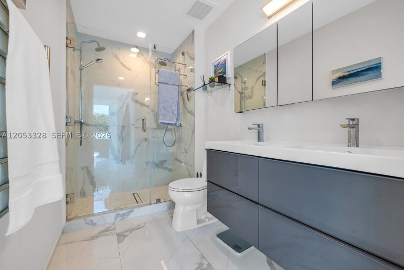 Condo for sale at Continuum II North 510
