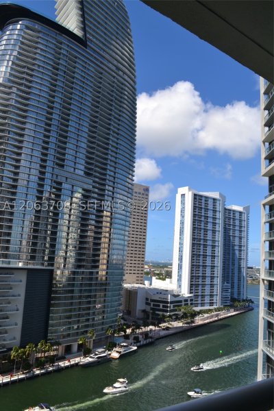 Condo for sale at Icon Brickell Tower I 1814