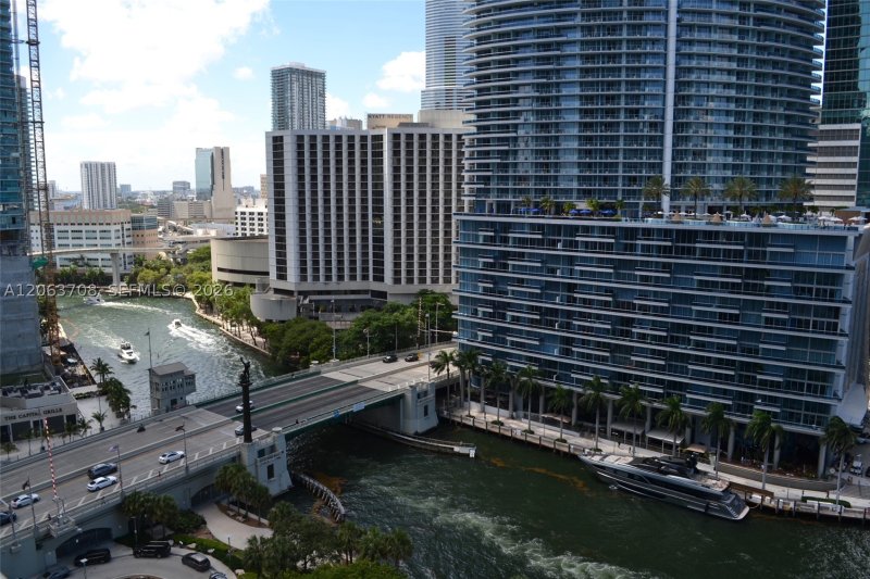 Condo for sale at Icon Brickell Tower I 1814