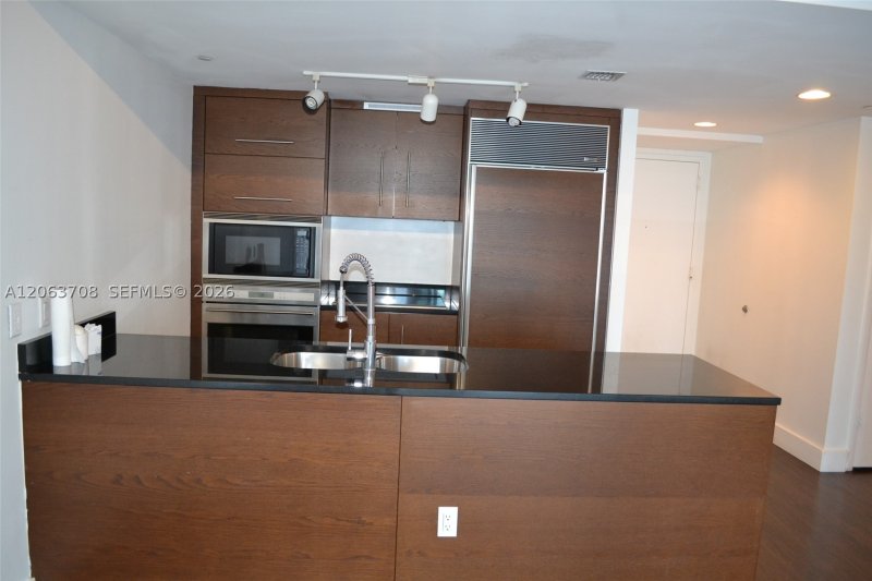 Condo for sale at Icon Brickell Tower I 1814