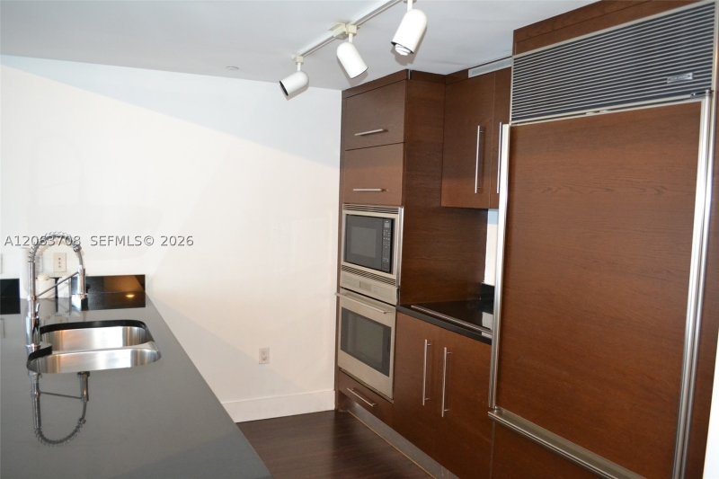 Condo for sale at Icon Brickell Tower I 1814
