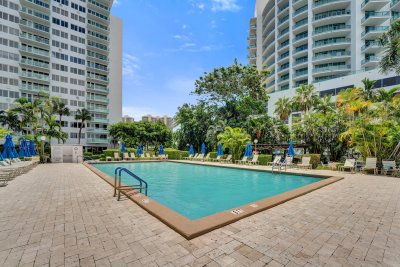 Comprar apartamento no Coral Ridge Towers 214