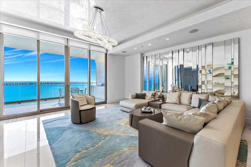 Comprar apartamento no The Estates at Acqualina 2802