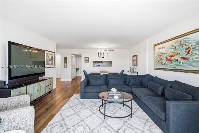 Condo for sale at Commodore Club South 1207