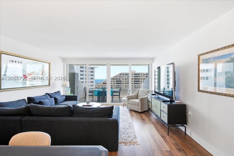 Condo for sale at Commodore Club South 1207