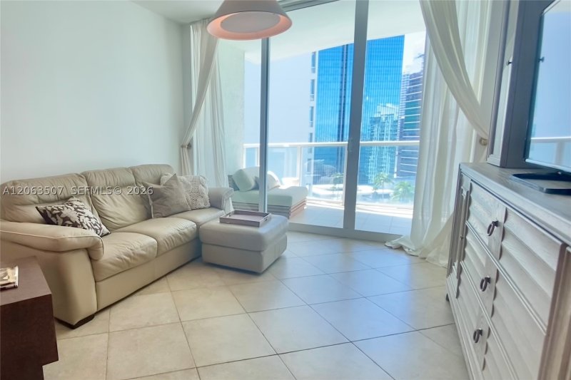 Alquiler de apartamento en Emerald Brickell 2004