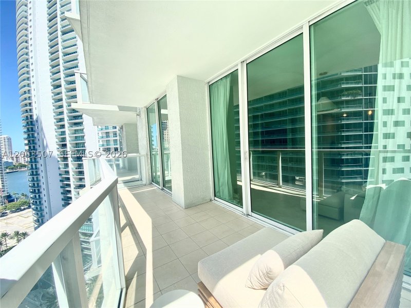 Alquiler de apartamento en Emerald Brickell 2004