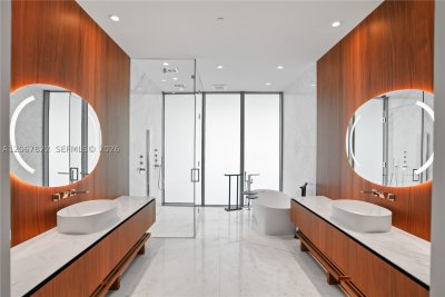 Comprar apartamento en Vita at Grove Isle M502