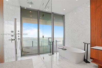 Comprar apartamento en Vita at Grove Isle M502