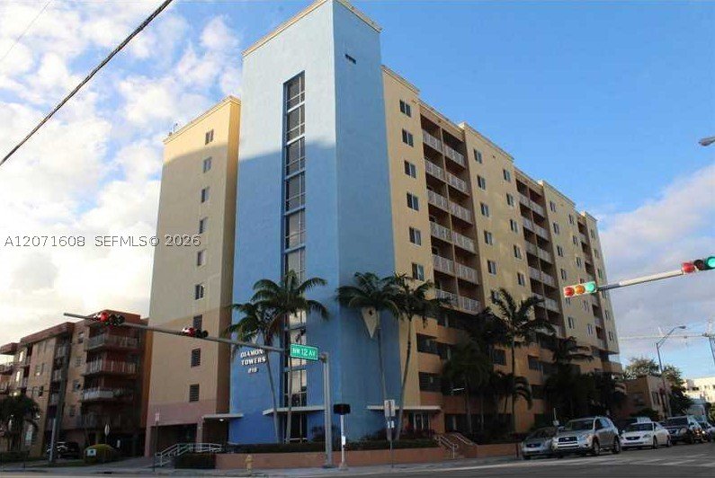 Condo for sale at Diamond Tower 802