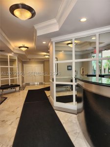 Comprar apartamento no West Bay Plaza 506