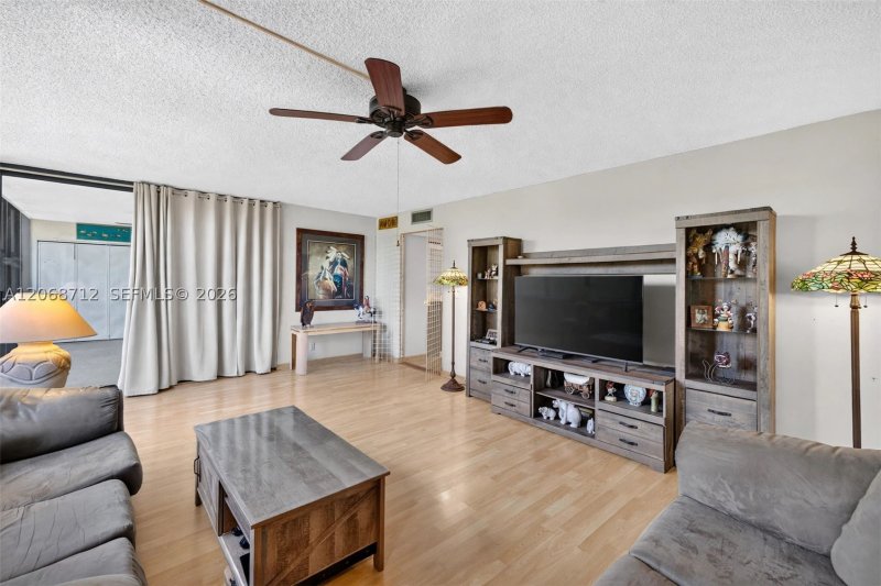 Condo for sale at Southview at Aventura 5H-B