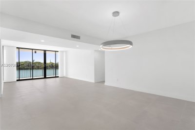 Comprar apartamento no 1000 Venetian Way 301/303