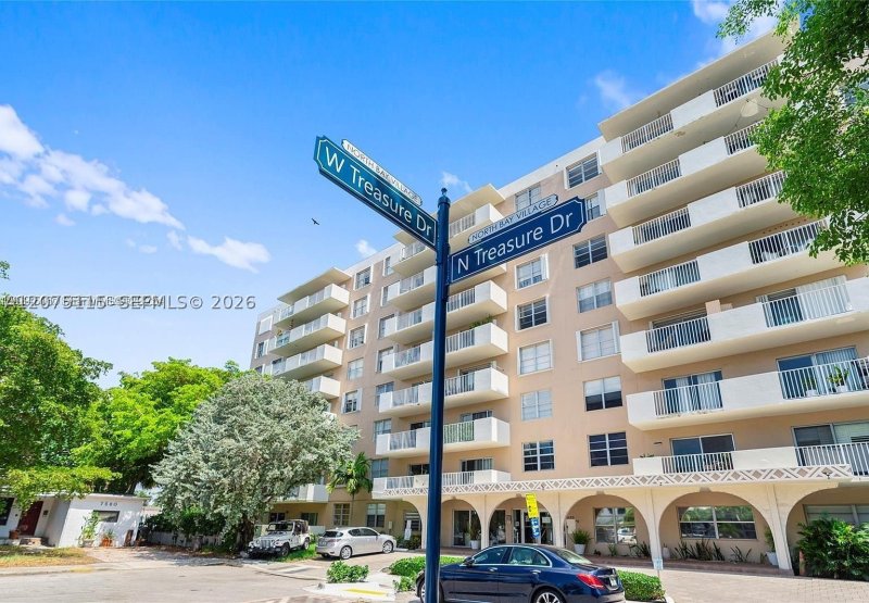 Alquiler de apartamento en Island Place At North Bay PH-H