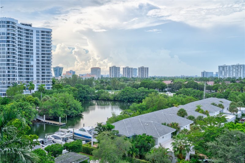 Comprar apartamento en Mystic Pointe 500 808