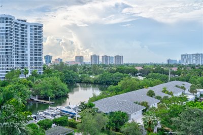 Comprar apartamento en Mystic Pointe 500 808