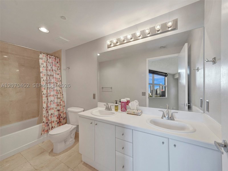 Condo for sale at Metropolitan at Brickell 804