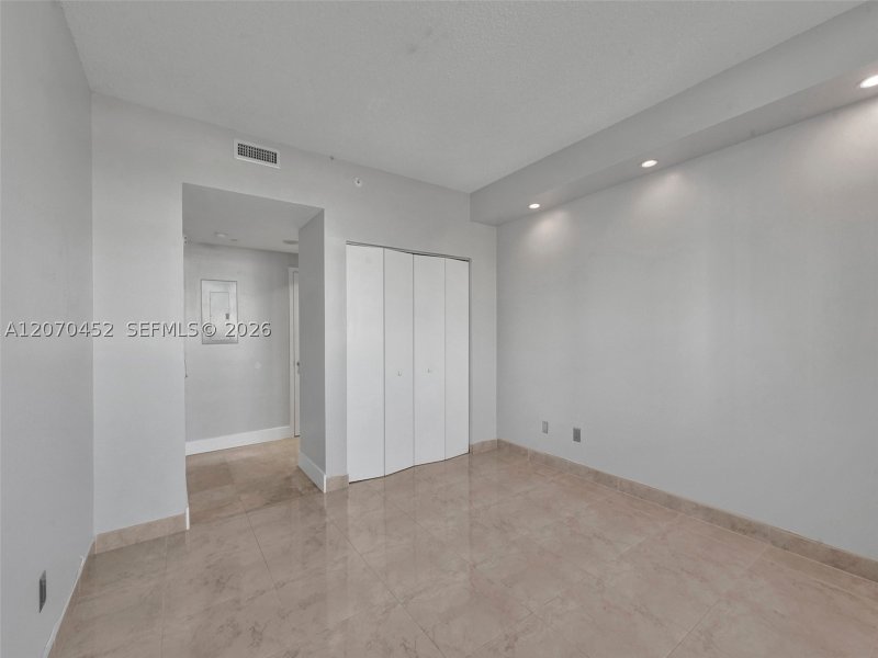 Condo for sale at Metropolitan at Brickell 804
