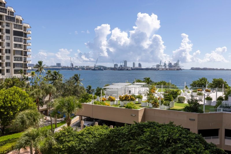 Condo for sale at Isola Brickell Key 601