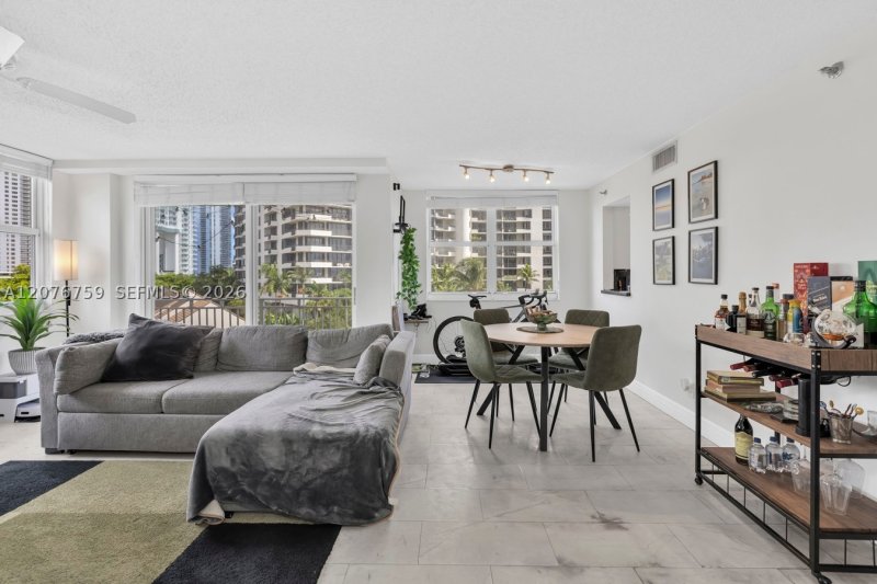 Condo for sale at Isola Brickell Key 601