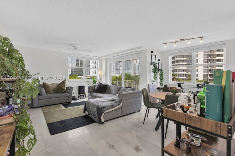 Condo for sale at Isola Brickell Key 601