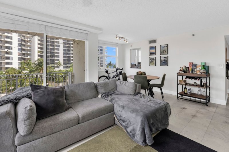 Condo for sale at Isola Brickell Key 601