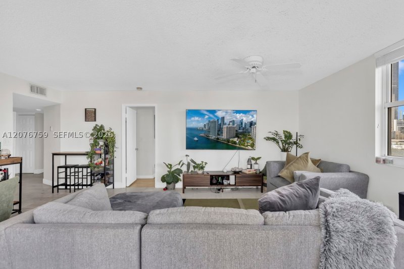 Condo for sale at Isola Brickell Key 601